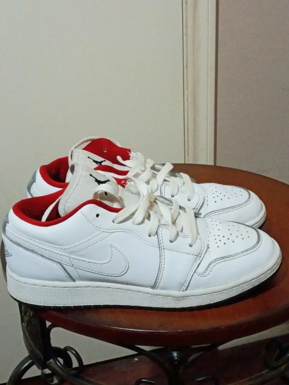 Excellent Condition Jordan 1 Low White Gym Red - 553560-164 Size 5.5Y Youth Kids